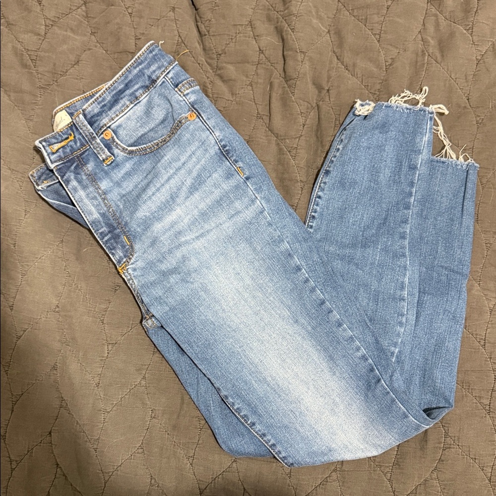 Universal Thread Light Blue Straight Leg Jeans
